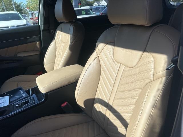 Photo of 2026 Ivory Silver Kia Sorento