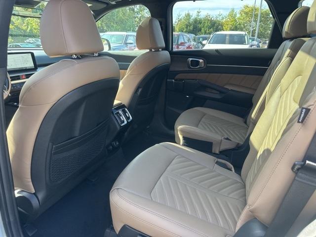 Photo of 2026 Ivory Silver Kia Sorento