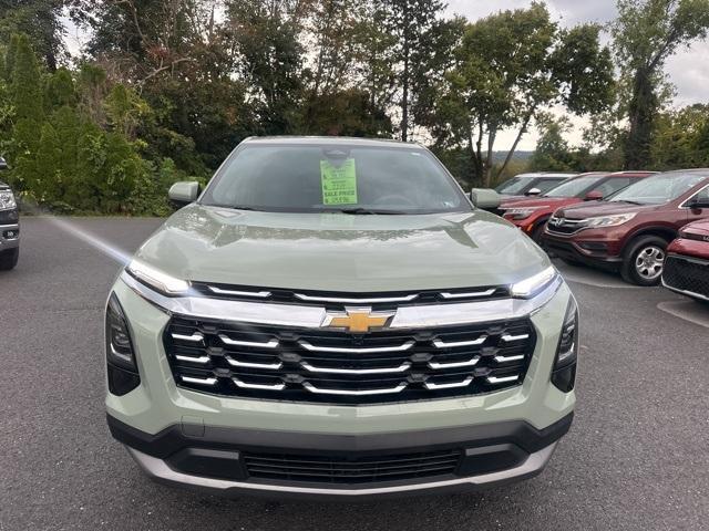 Photo of 2025 Green Chevrolet Equinox
