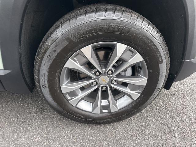 Photo of 2025 Green Chevrolet Equinox