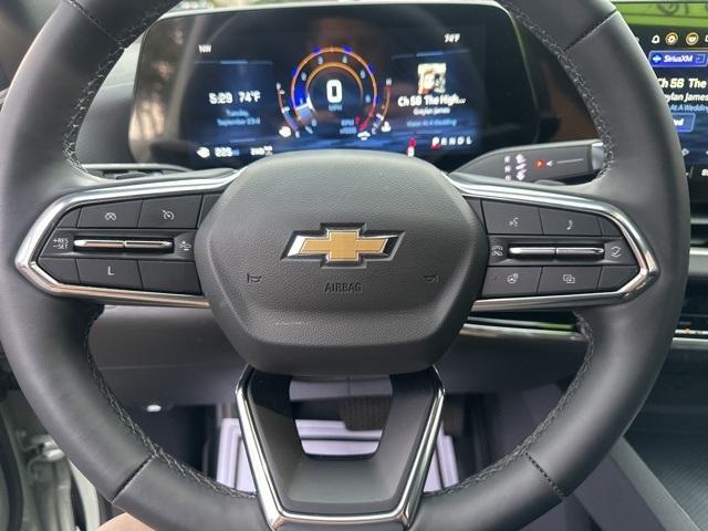 Photo of 2025 Green Chevrolet Equinox