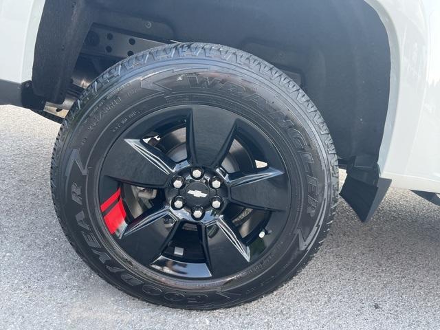 Photo of 2021 Summit White Chevrolet Colorado