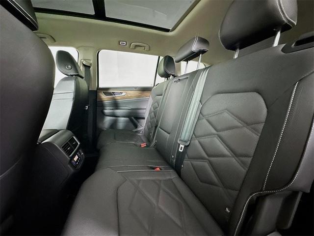 Photo of 2025 Silver Mist Metallic Volkswagen Atlas