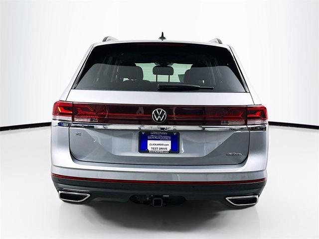 Photo of 2025 Silver Mist Metallic Volkswagen Atlas