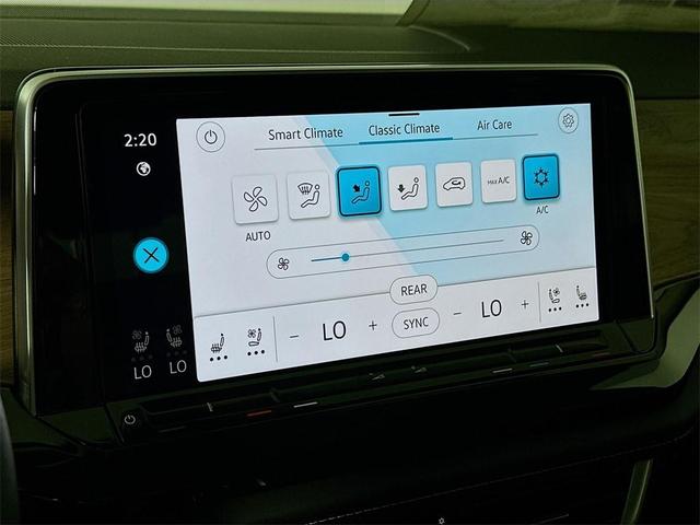 Photo of 2025 Silver Mist Metallic Volkswagen Atlas