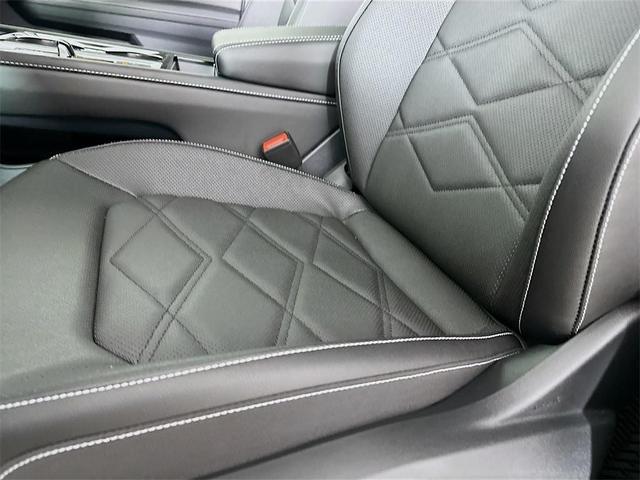 Photo of 2025 Silver Mist Metallic Volkswagen Atlas