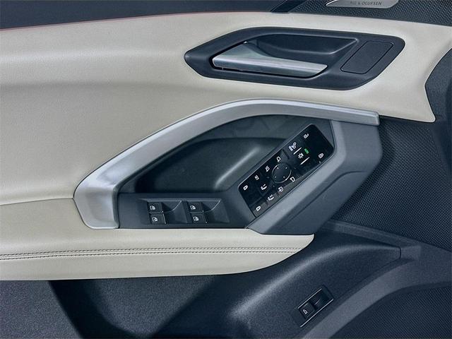 Photo of 2025 Mythos Black Metallic Audi Q5