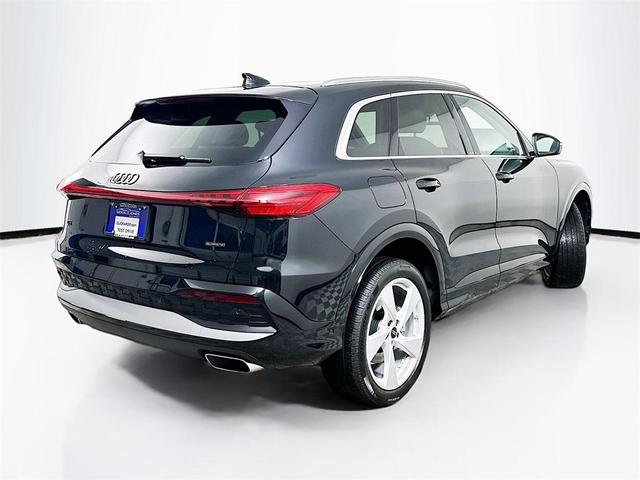 Photo of 2025 Mythos Black Metallic Audi Q5