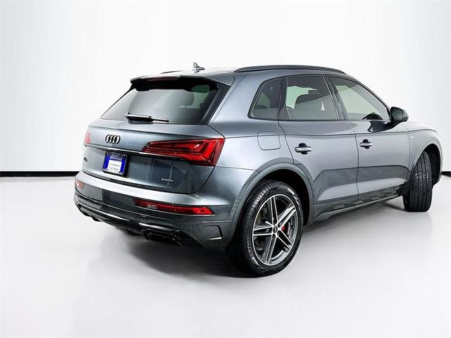 Photo of 2024 Daytona Gray Pearl Effect Audi Q5 e