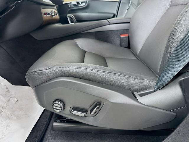 Photo of 2025 Crystal White Pearl Volvo XC90 Plug-In Hybrid