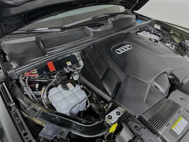 Photo of 2022 Mythos Black Metallic Audi Q7
