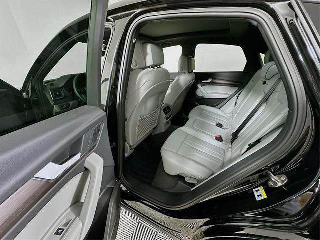 Photo of 2025 Mythos Black Metallic Audi Q5