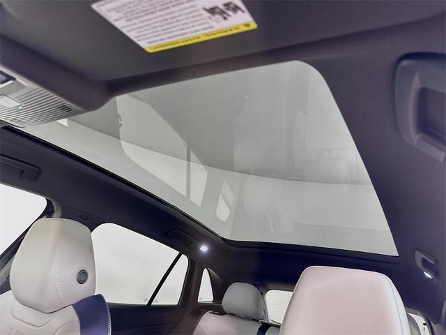 Photo of 2025 Deep Black Pearl Effect Volkswagen ID.4