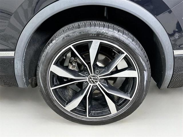 Photo of 2022 Deep Black Pearl Effect Volkswagen Tiguan