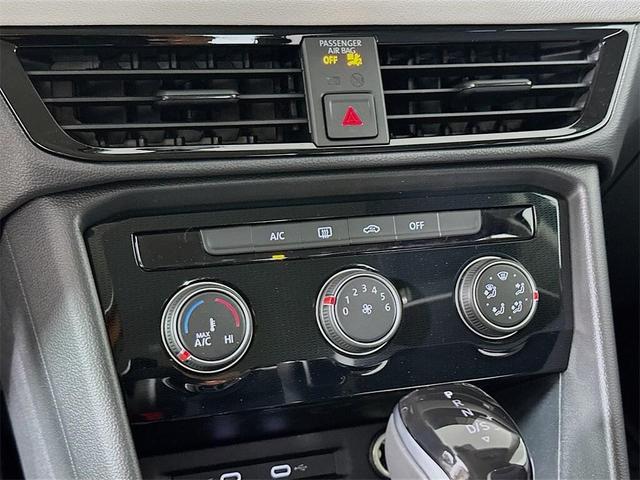 Photo of 2025 Deep Black Pearl Effect Volkswagen Taos
