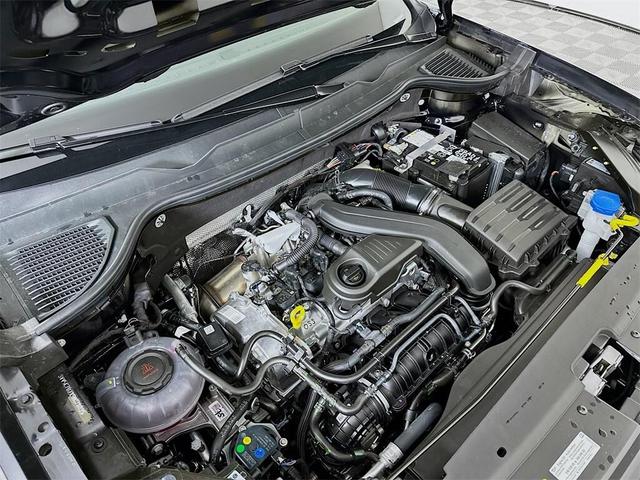Photo of 2025 Deep Black Pearl Effect Volkswagen Taos