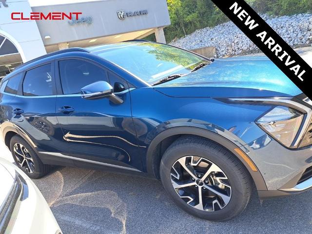 Photo of 2023 Blue Kia Sportage Hybrid