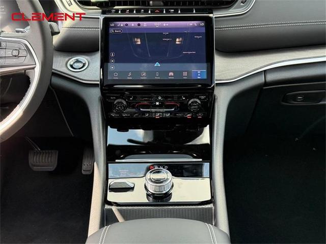 Photo of 2025 Metallic Jeep Grand Cherokee L