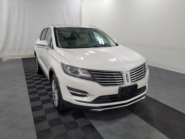 Photo of 2017 White Platinum Metallic Tri-Coat Lincoln MKC