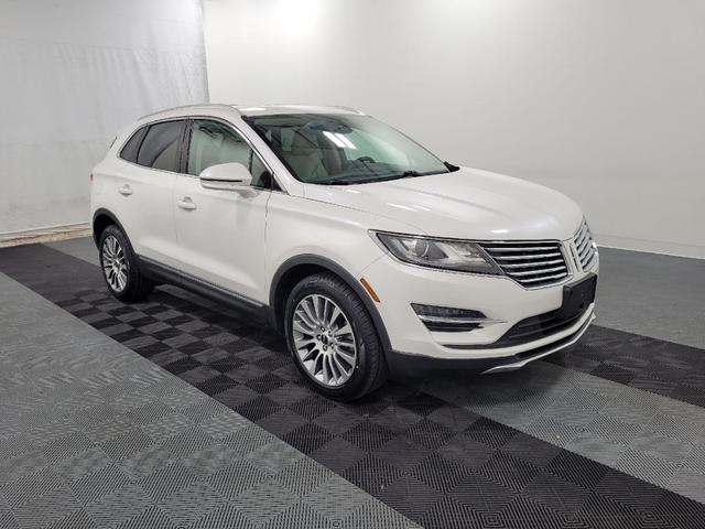 Photo of 2017 White Platinum Metallic Tri-Coat Lincoln MKC
