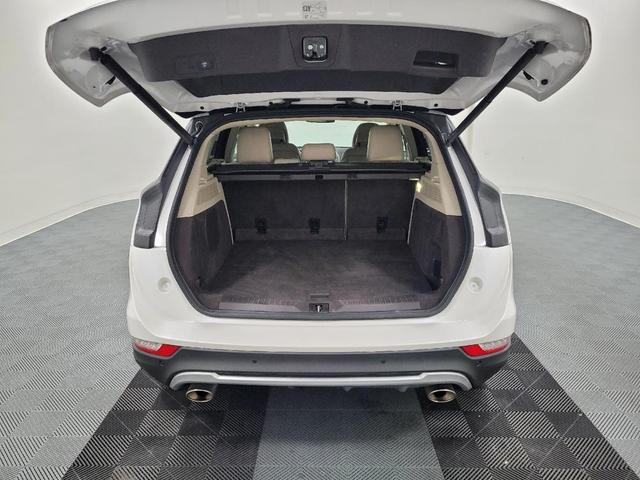 Photo of 2017 White Platinum Metallic Tri-Coat Lincoln MKC