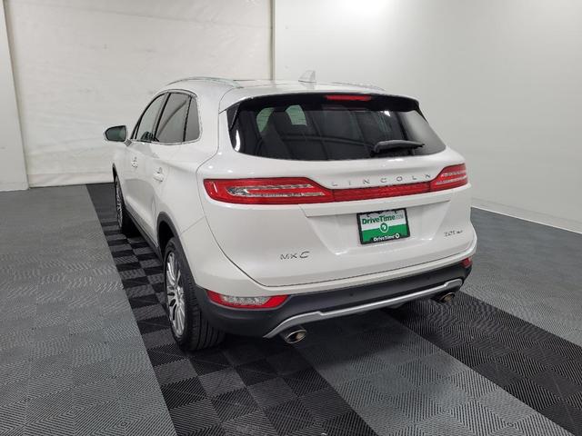 Photo of 2017 White Platinum Metallic Tri-Coat Lincoln MKC