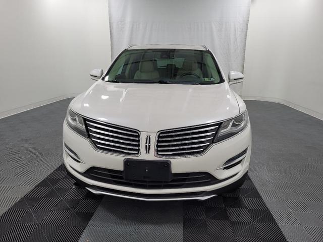Photo of 2017 White Platinum Metallic Tri-Coat Lincoln MKC
