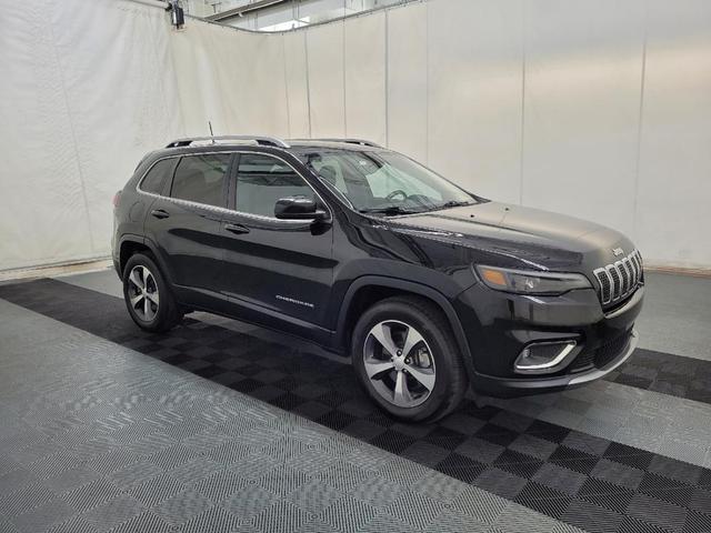 Photo of 2019 Diamond Black Crystal Pearlcoat Jeep Cherokee