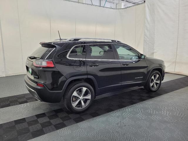 Photo of 2019 Diamond Black Crystal Pearlcoat Jeep Cherokee