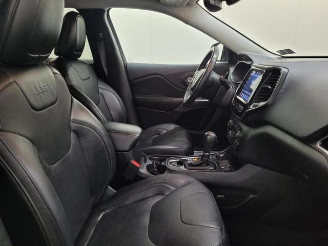 Photo of 2019 Diamond Black Crystal Pearlcoat Jeep Cherokee