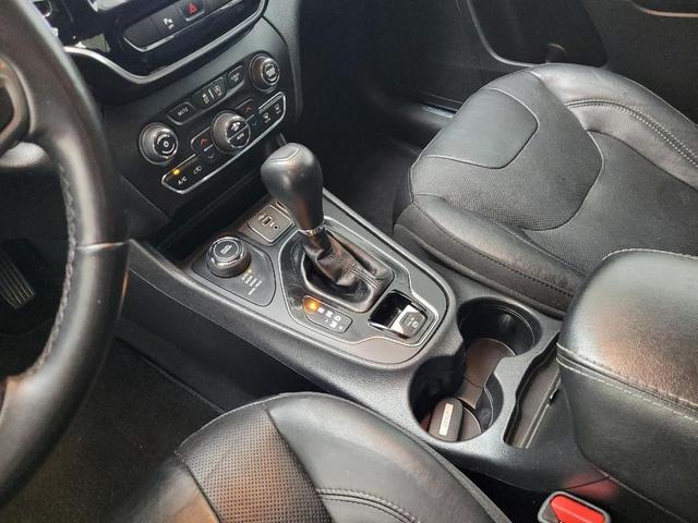 Photo of 2019 Diamond Black Crystal Pearlcoat Jeep Cherokee