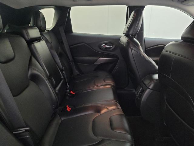 Photo of 2019 Diamond Black Crystal Pearlcoat Jeep Cherokee