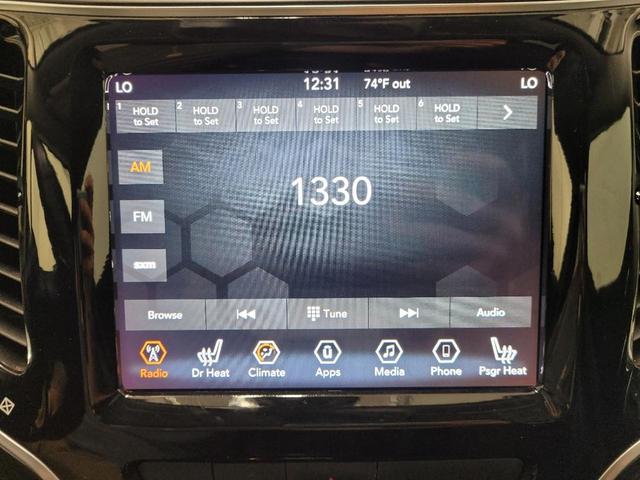 Photo of 2019 Diamond Black Crystal Pearlcoat Jeep Cherokee