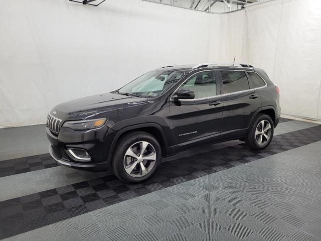 Photo of 2019 Diamond Black Crystal Pearlcoat Jeep Cherokee