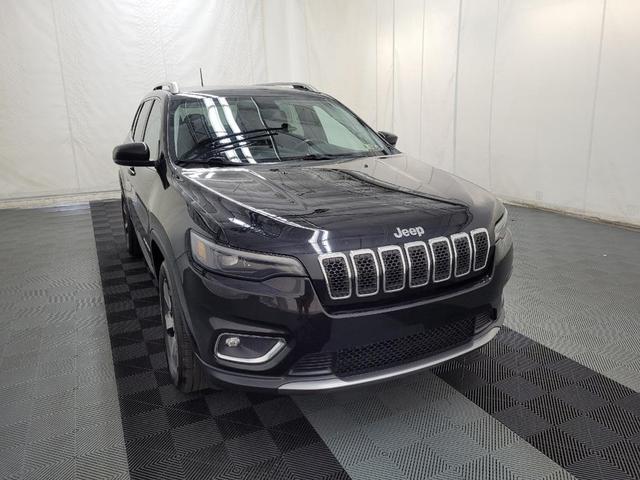 Photo of 2019 Diamond Black Crystal Pearlcoat Jeep Cherokee