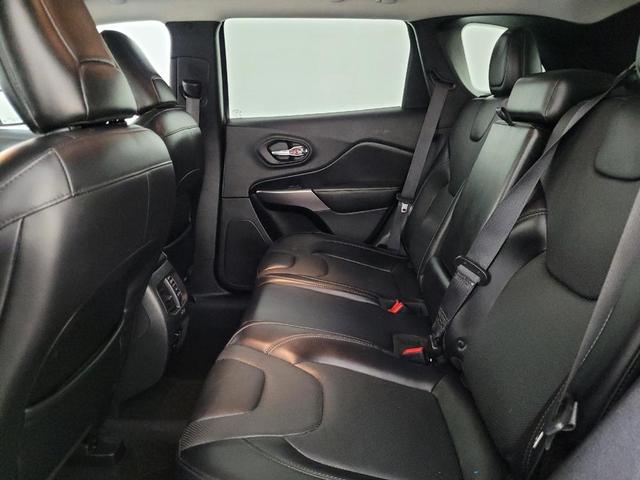 Photo of 2019 Diamond Black Crystal Pearlcoat Jeep Cherokee