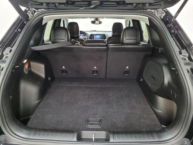 Photo of 2019 Diamond Black Crystal Pearlcoat Jeep Cherokee