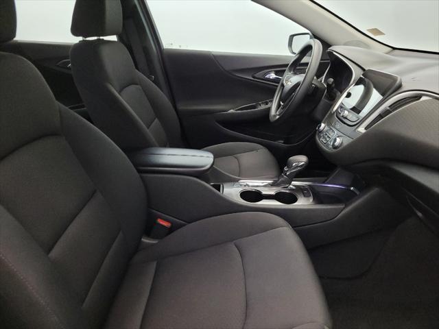 Photo of 2022 Silver Ice Metallic Chevrolet Malibu
