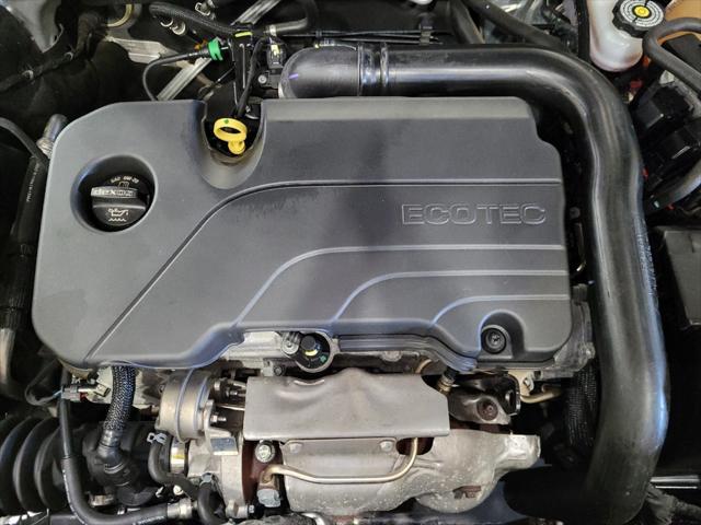 Photo of 2022 Silver Ice Metallic Chevrolet Malibu