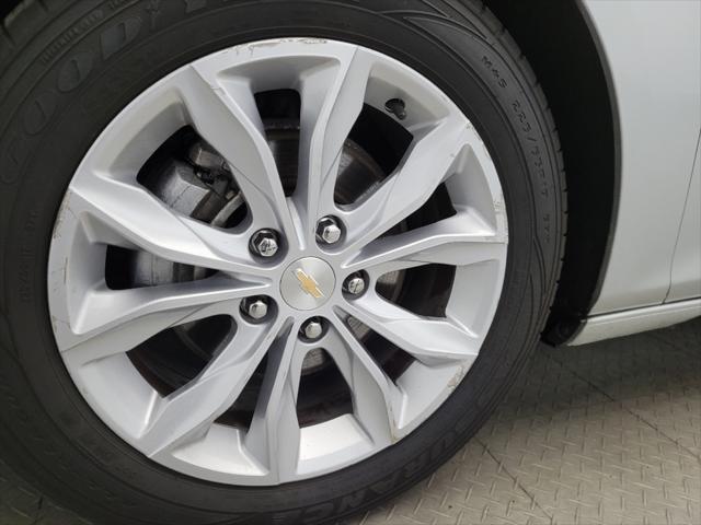 Photo of 2022 Silver Ice Metallic Chevrolet Malibu