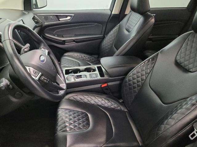 Photo of 2023 Iconic Silver Metallic Ford Edge