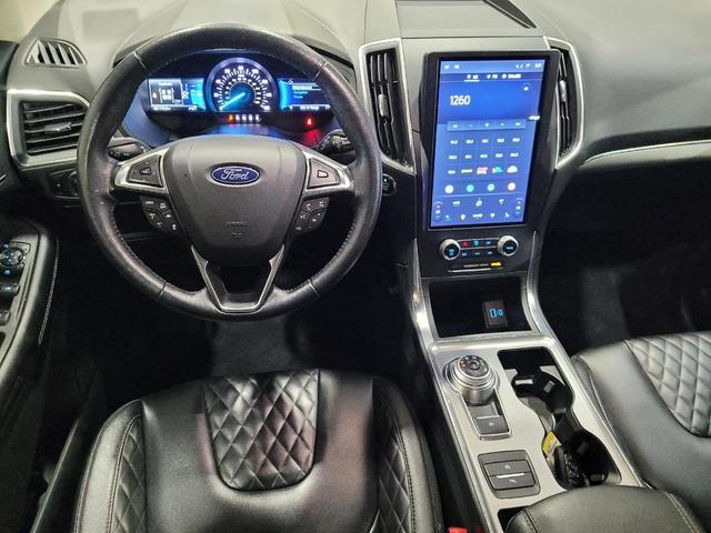 Photo of 2023 Iconic Silver Metallic Ford Edge