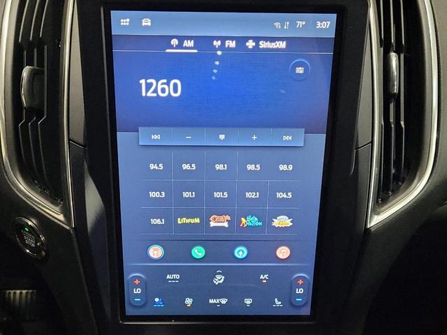 Photo of 2023 Iconic Silver Metallic Ford Edge