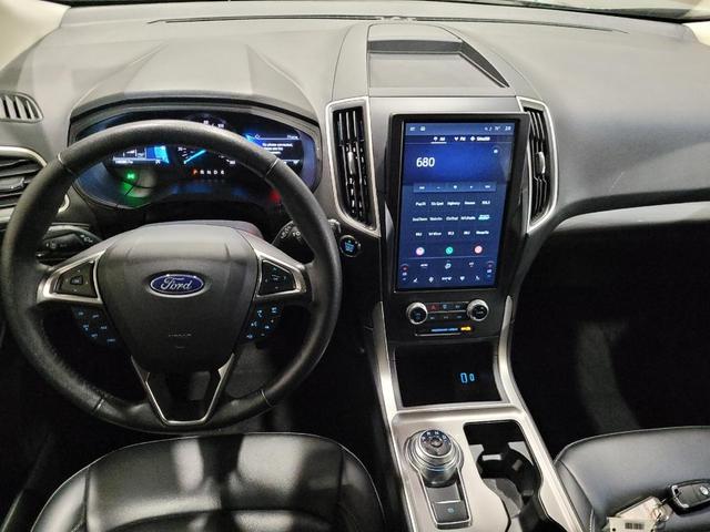 Photo of 2024 Carbonized Gray Metallic Ford Edge