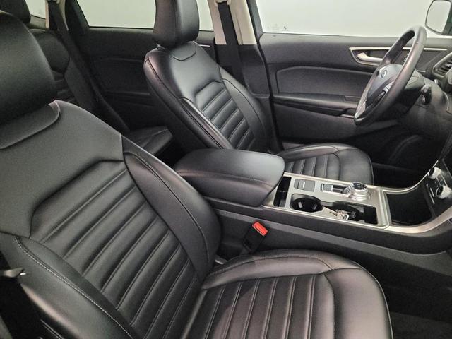 Photo of 2024 Carbonized Gray Metallic Ford Edge