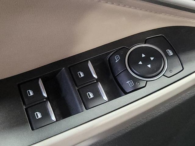 Photo of 2023 White Ford Explorer