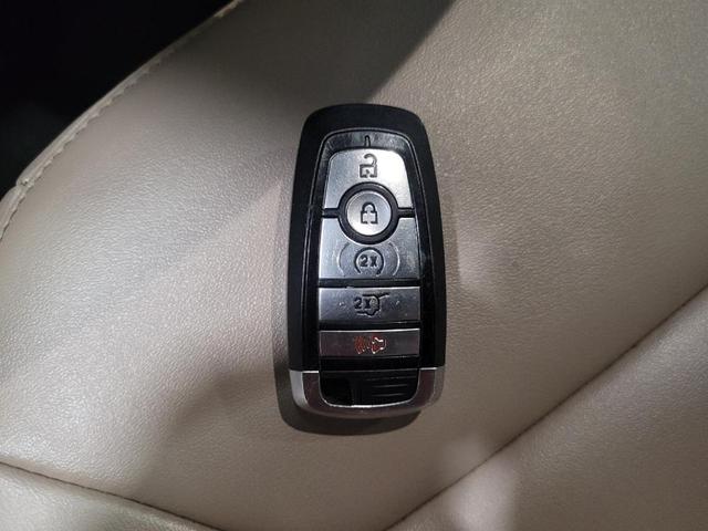 Photo of 2023 White Ford Explorer
