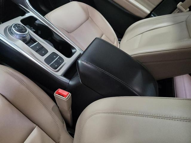 Photo of 2023 White Ford Explorer