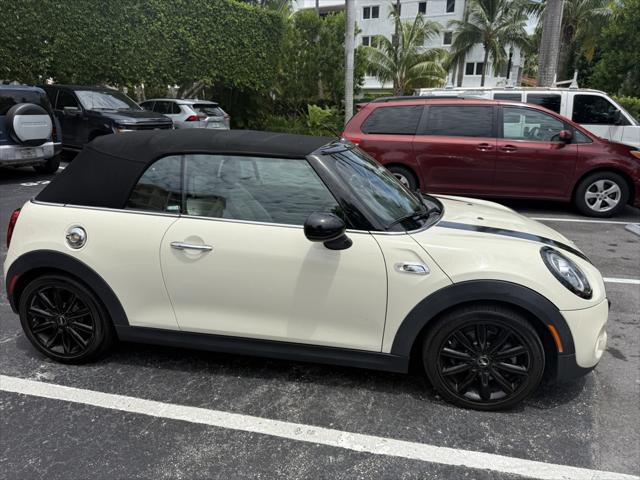 Photo of 2019 Pepper White MINI Convertible