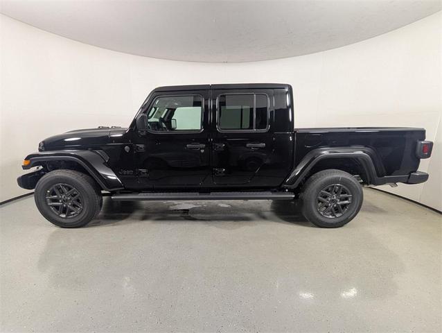 Photo of 2025 Black Clearcoat Jeep Gladiator